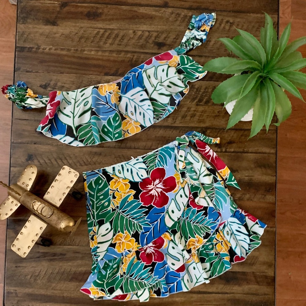 Cute Tropical Summer Ruffle Top Wrap Skirt Set